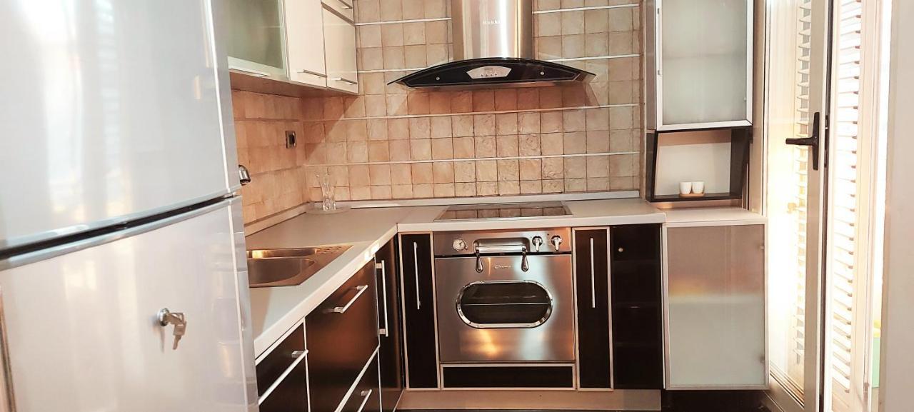 Lovely Apartment In Heart Of Tirana Exterior photo